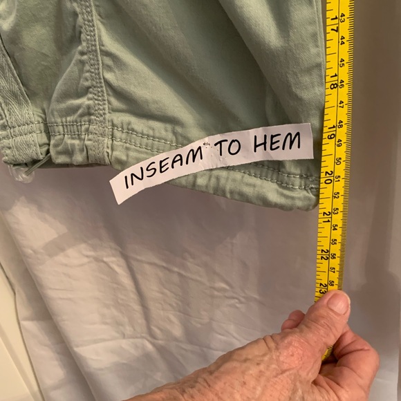 Style & Co. size 12 Khaki green CARGO capris with rushing gathers on legs. - Picture 6 of 10
